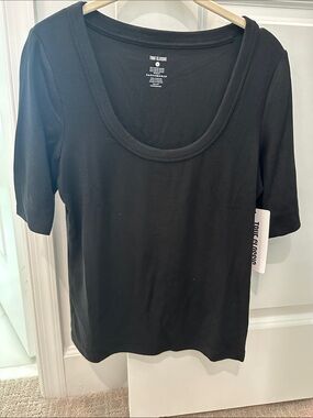 True Classic Women's Black Scoop Neck Short Sleeve Tee NWT size L